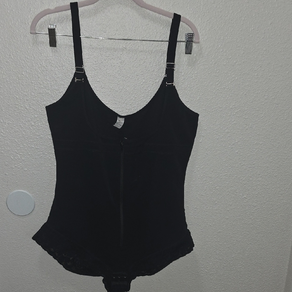 💫Black Bodysuit with Lace Trim